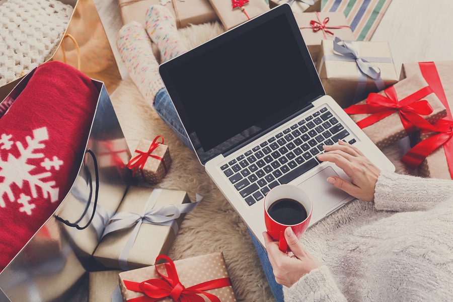 Why You Shouldn’t Wait Until 2017 To Start Your Job Search,Johnson Service Group, Johnson Search Group, jobs, hire, job search, new year, don't wait, days off, resume, references, cover letter, act fast