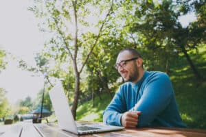 How to Keep Motivated at Work During the Summer