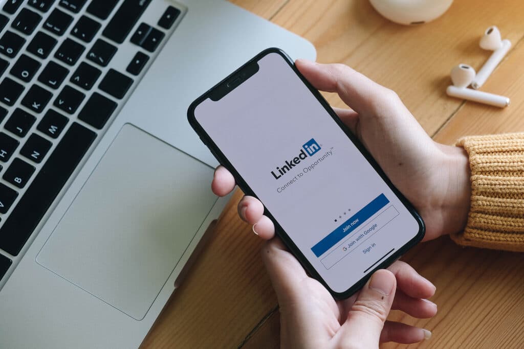 How Your LinkedIn Summary Can Snag You a Job